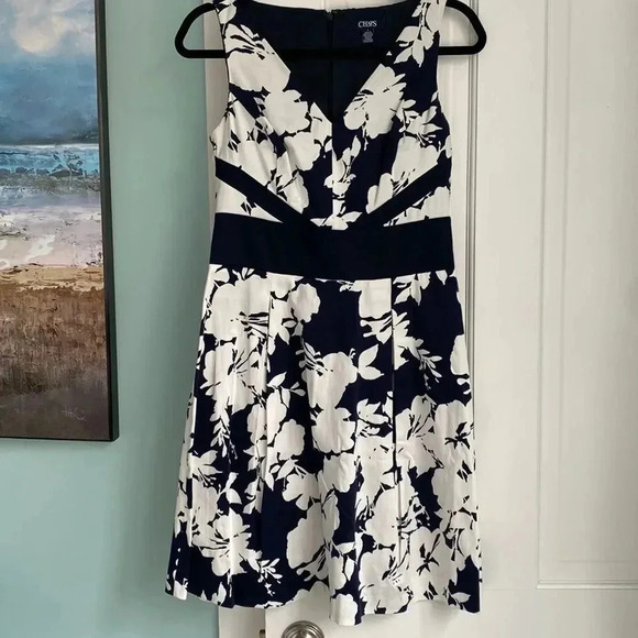 Chaps Floral Navy and White V-Neck Bodice Bust Fit & Flare Pleated Skirt Dress 4 - Picture 4 of 11